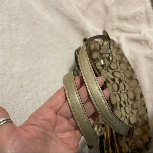 Coach purse - Picture 4 of 7